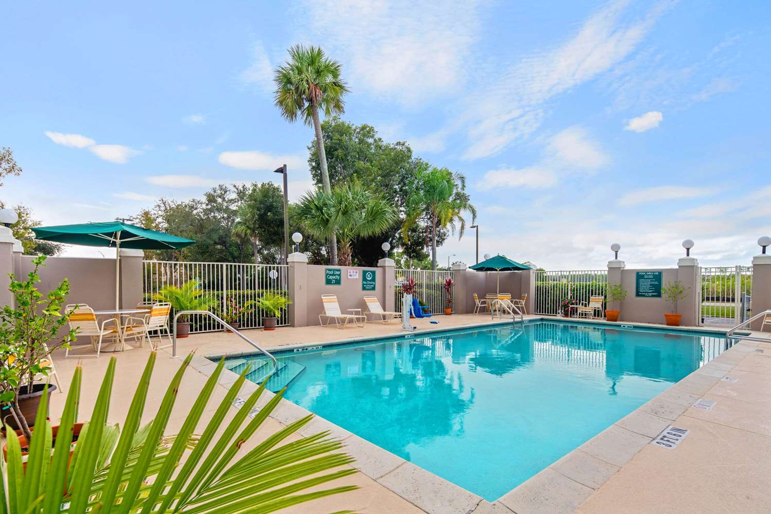 La Quinta Inn & Suites by Wyndham Naples East I-75 40/45