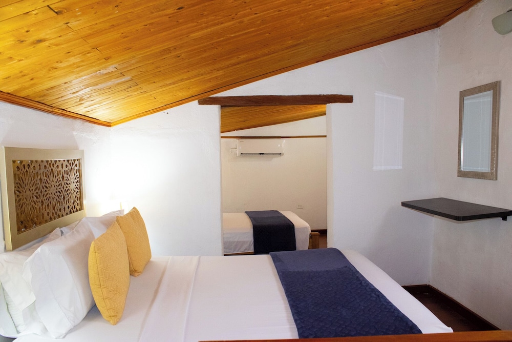 FAMILY, MULTIPLE BEDS