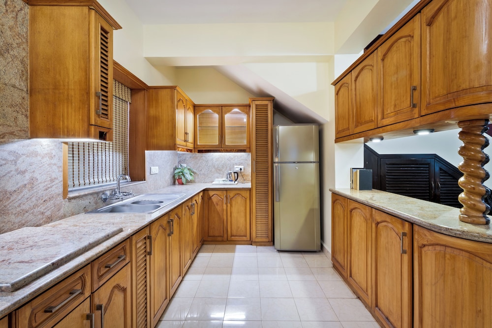 De Mandarin Beach Resort Suites & Villas 50/50