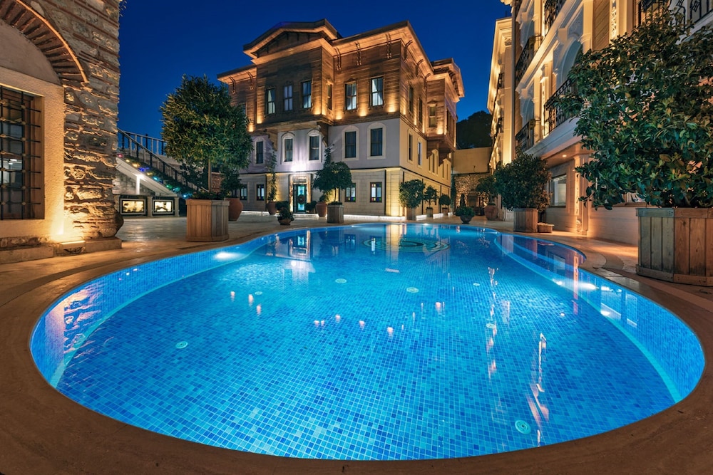 Seven Hills Palace & Spa 65/72