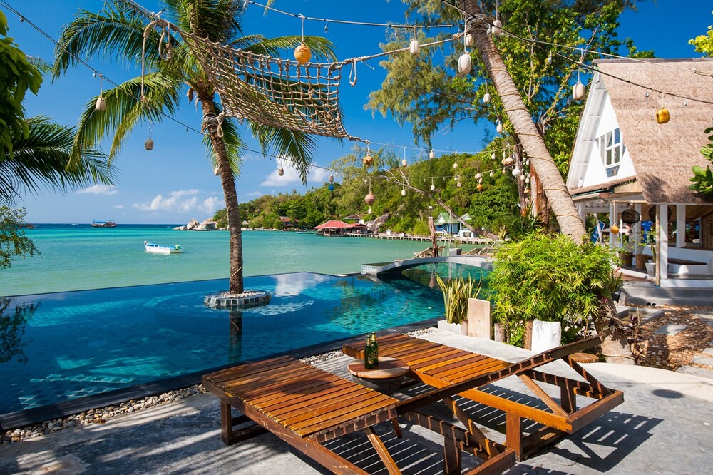 Sunshine Beach Resort 85/100