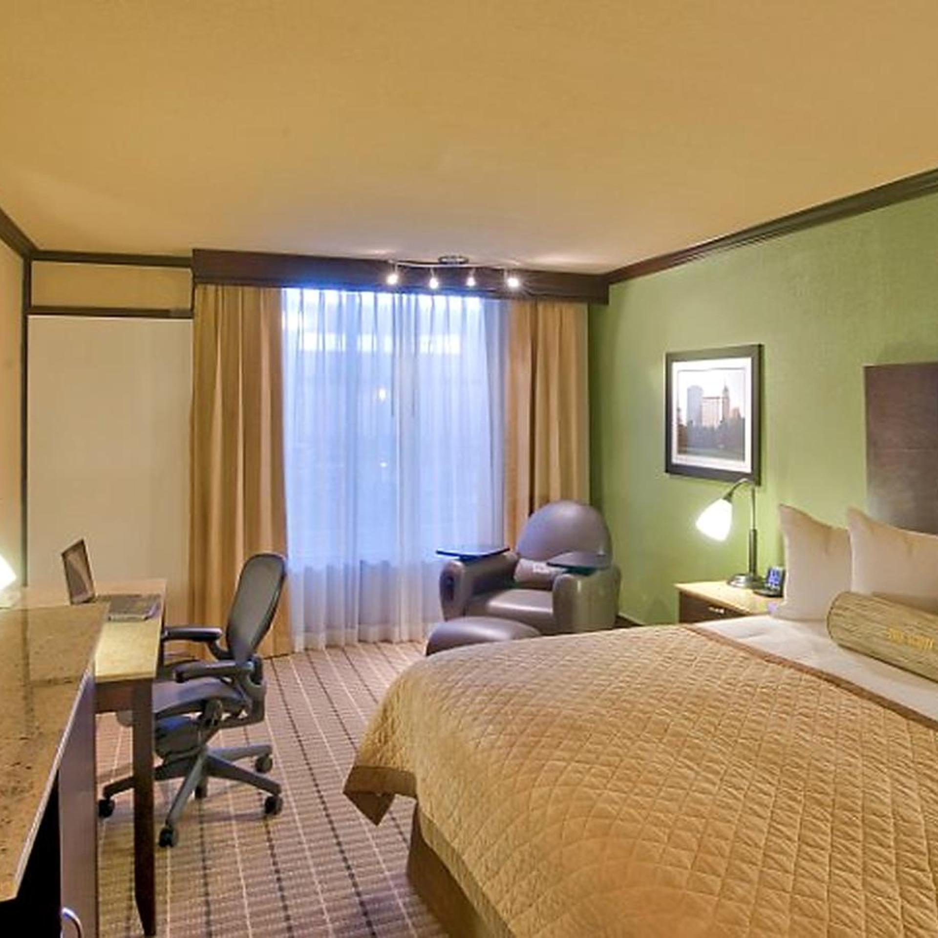 OKC Hotel Suites, Event Center, indoor Pool and Arcade, 5 Min from Downtown & Fairgrounds 12/45