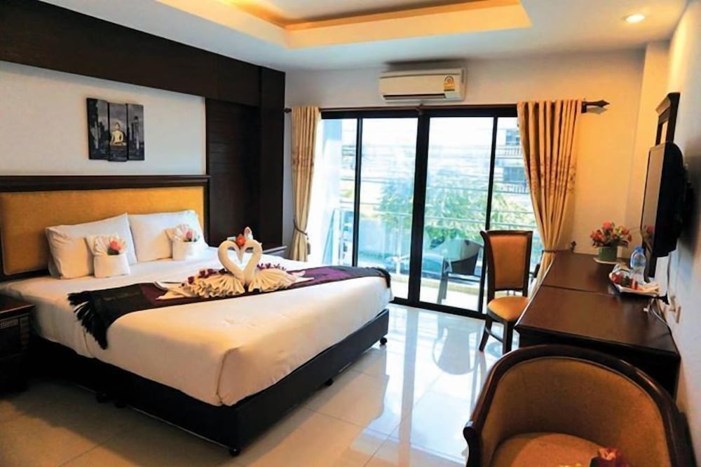 ROOM, DOUBLE BED