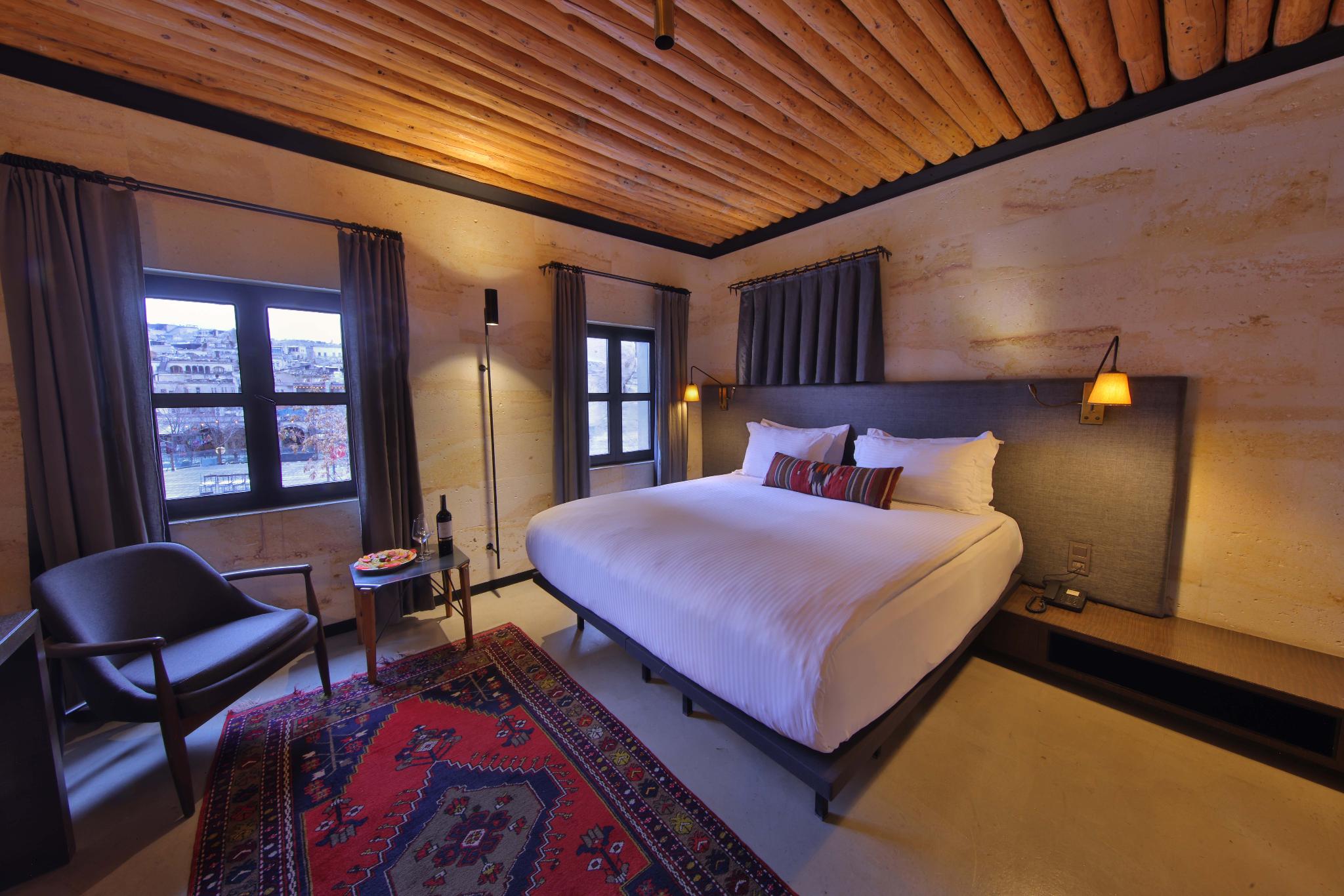 Stone, Queen Bed