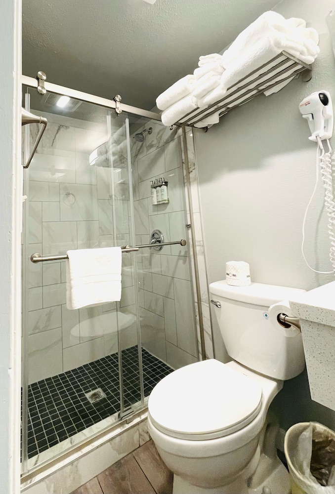 Tides Inn Suites 67/75