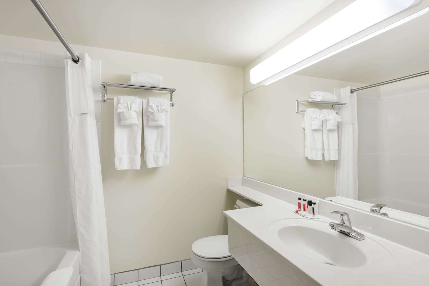Divya Sutra Plaza and Conference Centre Calgary Airport 20/20