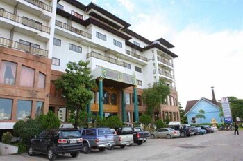 OYO 75466 13 Coins Bang Yai Hotel 20/20