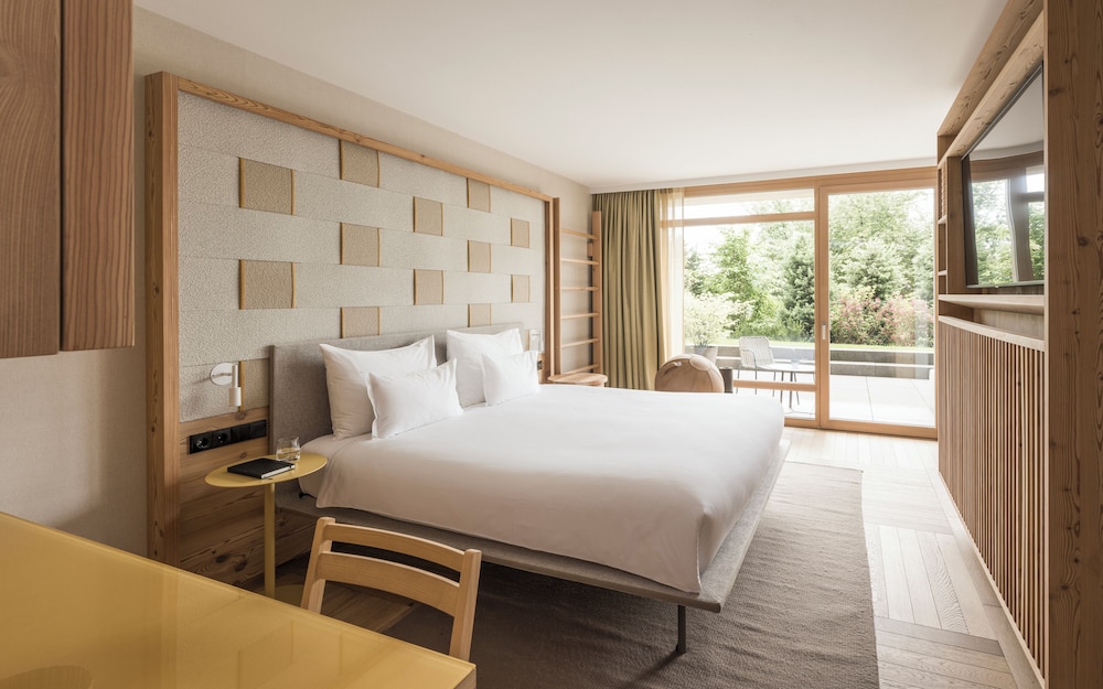 DELUXE, DOUBLE BED, BALCONY