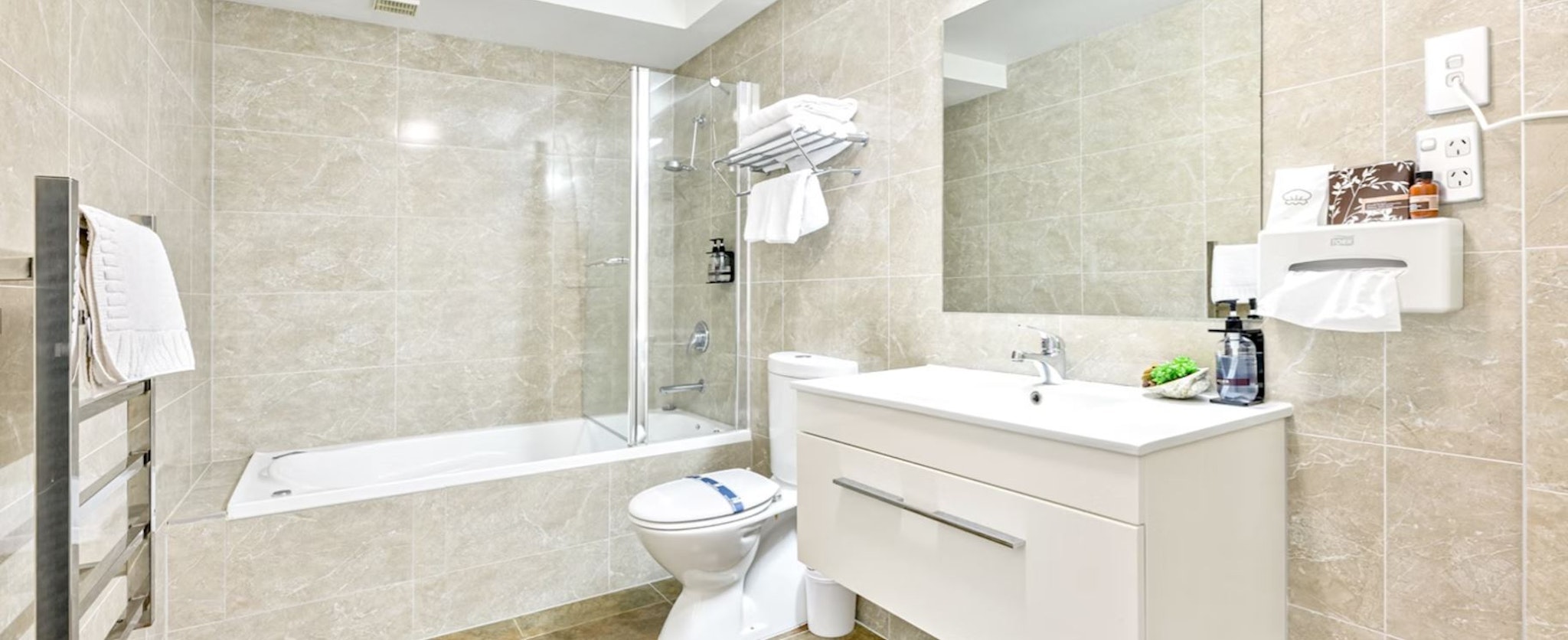 Quality Suites Alexander Inn 53/54