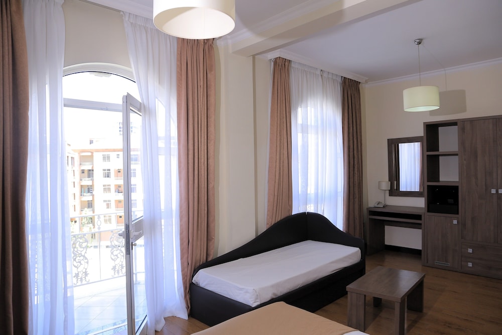 Venetian Hotel 20/50