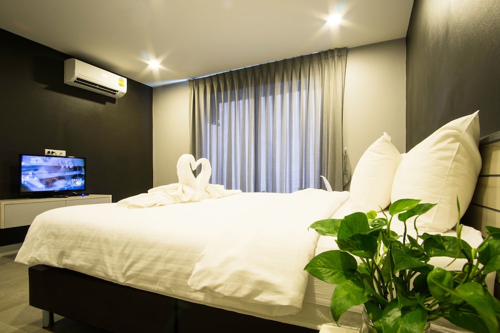 C Cha-Am Hotel 24/68
