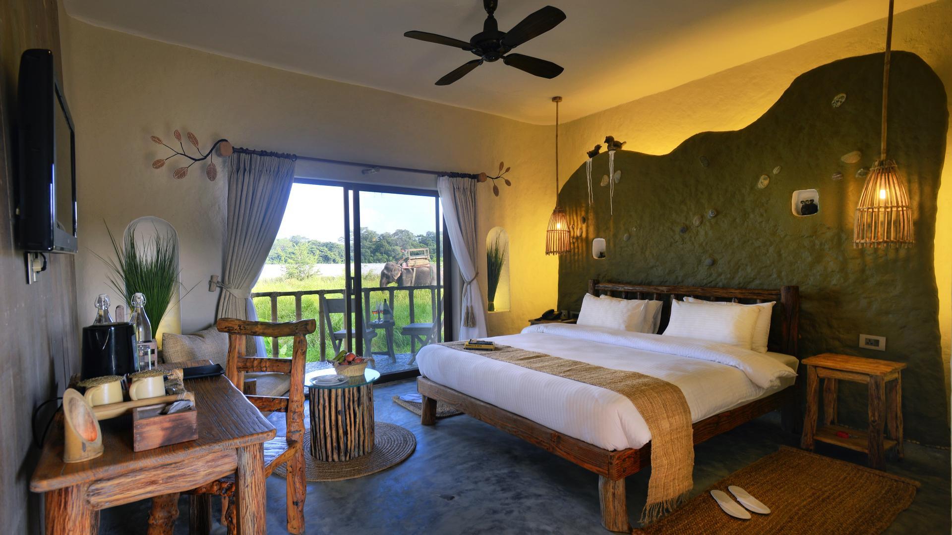 River, Deluxe, King Bed, Bank View