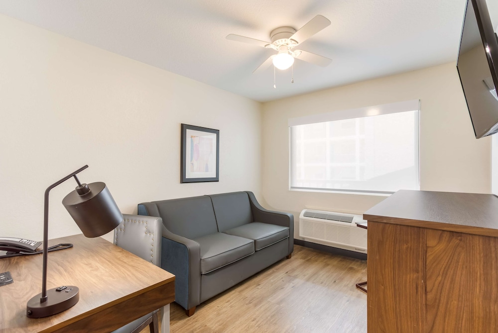 Red Lion Inn & Suites Nashville Airport 16/18