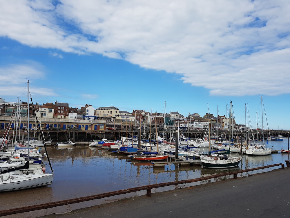 The Tennyson 25/30