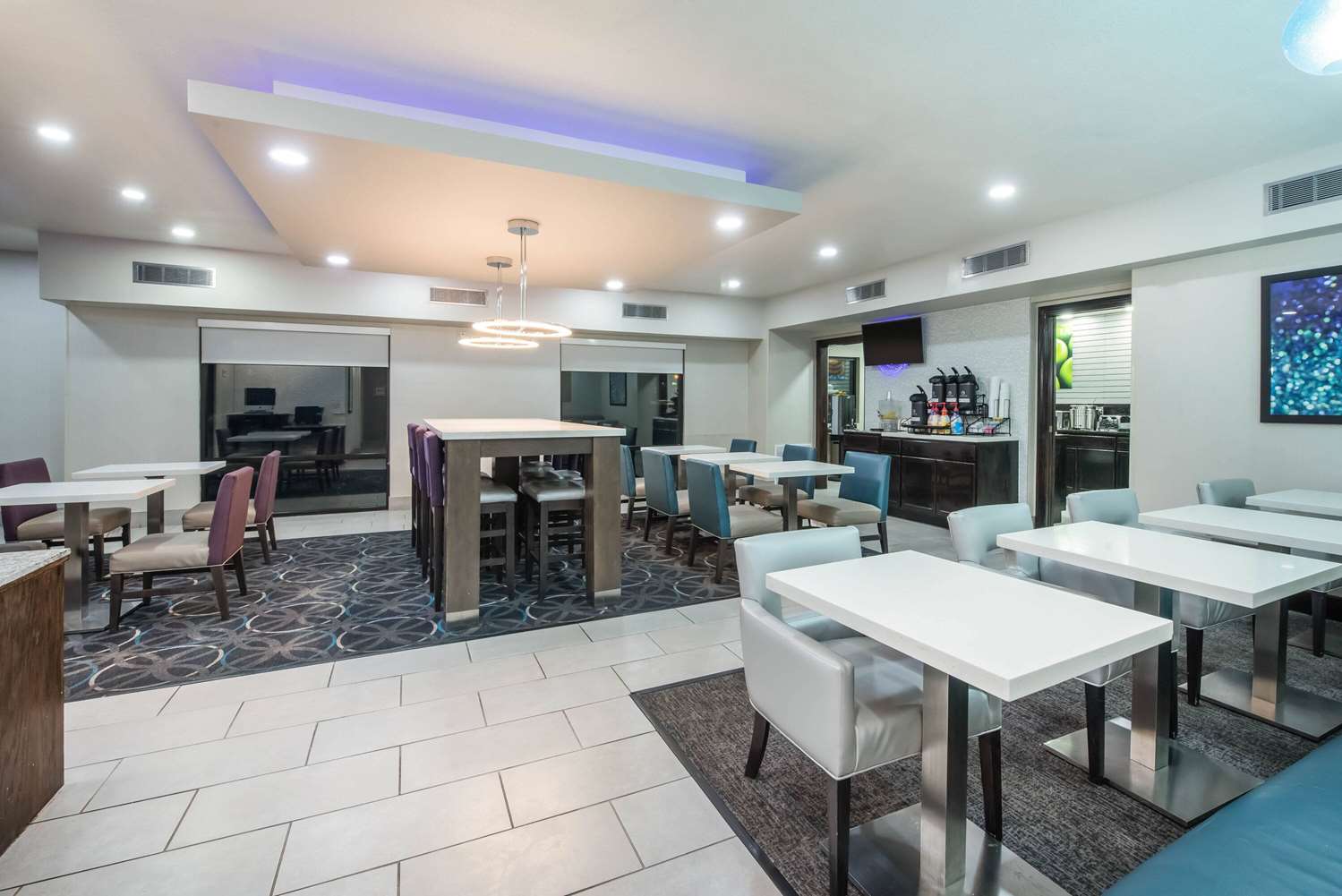 La Quinta Inn & Suites by Wyndham Fairborn Wright-Patterson 36/50