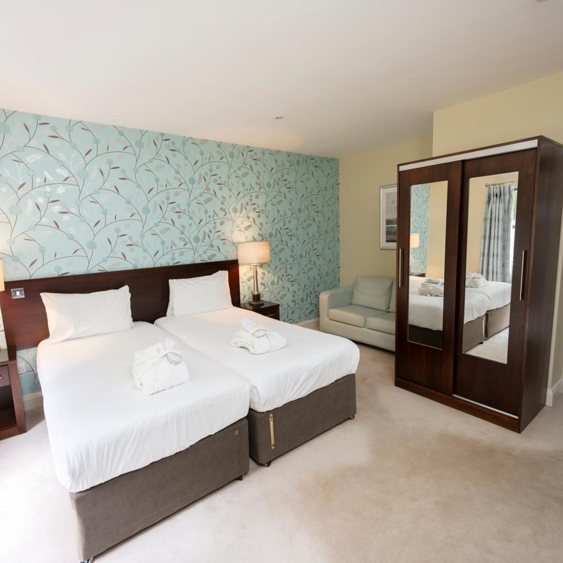 2 Bedrooms, House