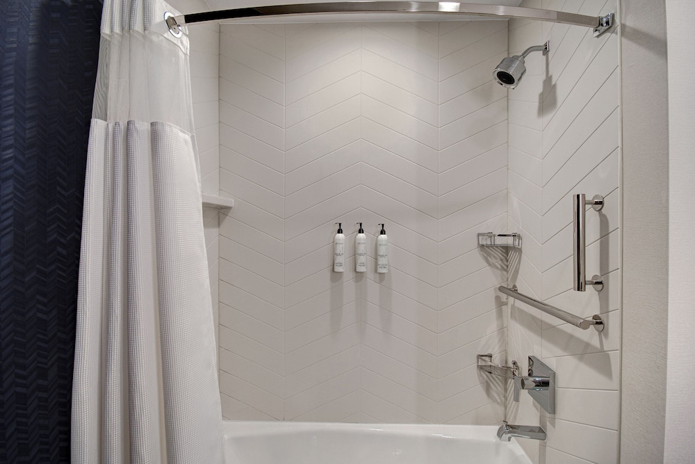 Fairfield Inn & Suites Rochester Hills 34/34