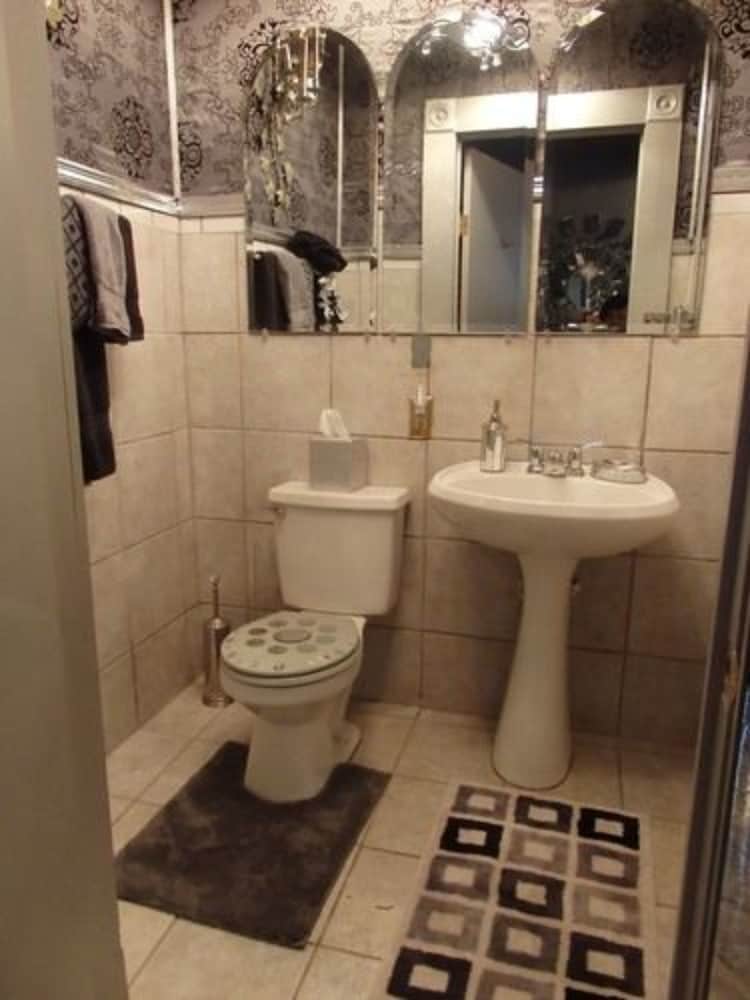 Central West end Bed and Breakfast 35/37