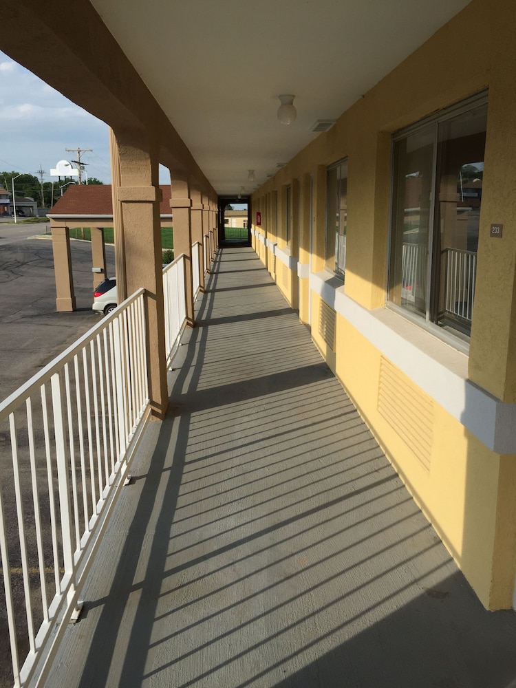 Super 8 By Wyndham Junction City thumb 4