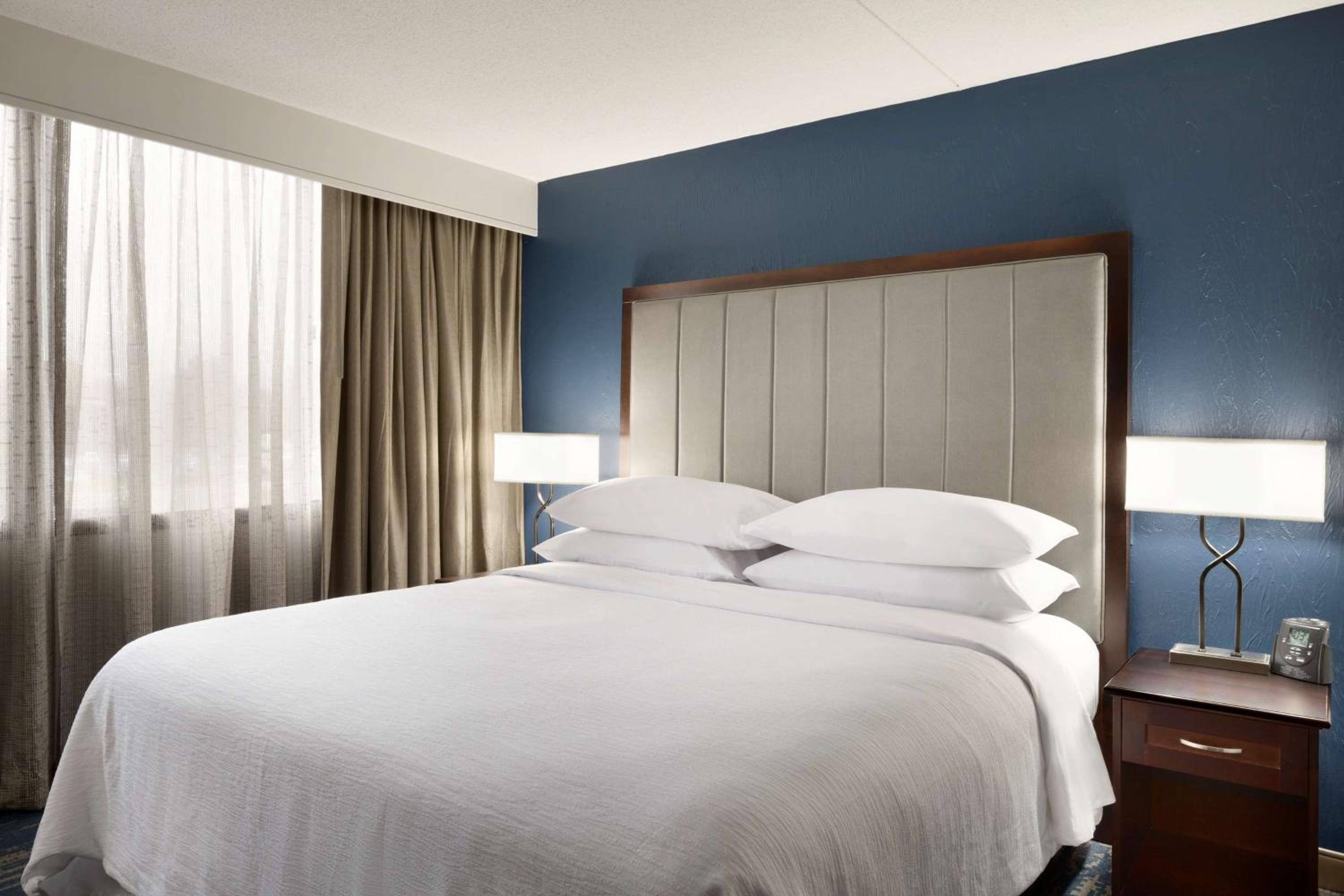 2 ROOMS, SUITE, KING BED