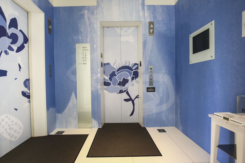 Ambience Hotel 40/58