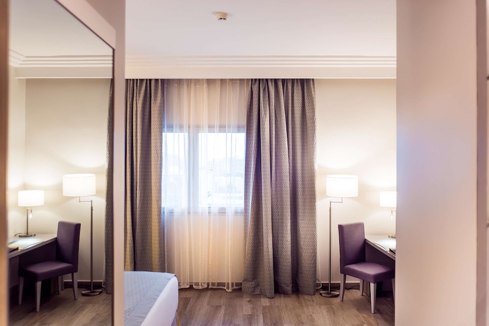 Golden Tulip Le Diplomate Cotonou 33/72