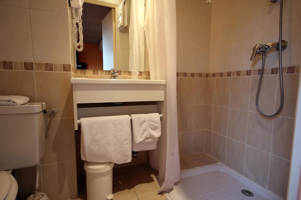 Hotel Des Trois Gares 24/48