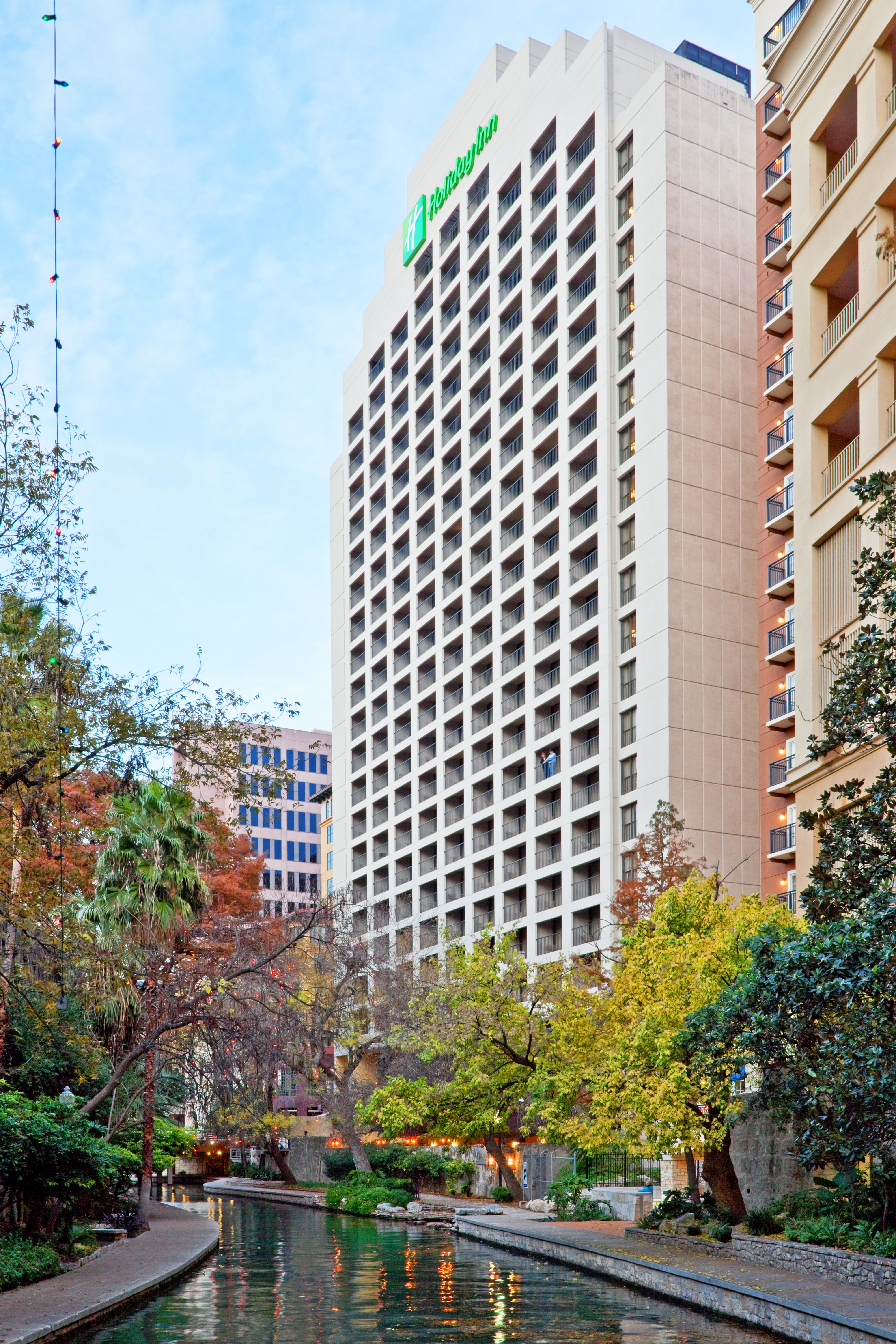 Holiday Inn San Antonio-Riverwalk 4/65