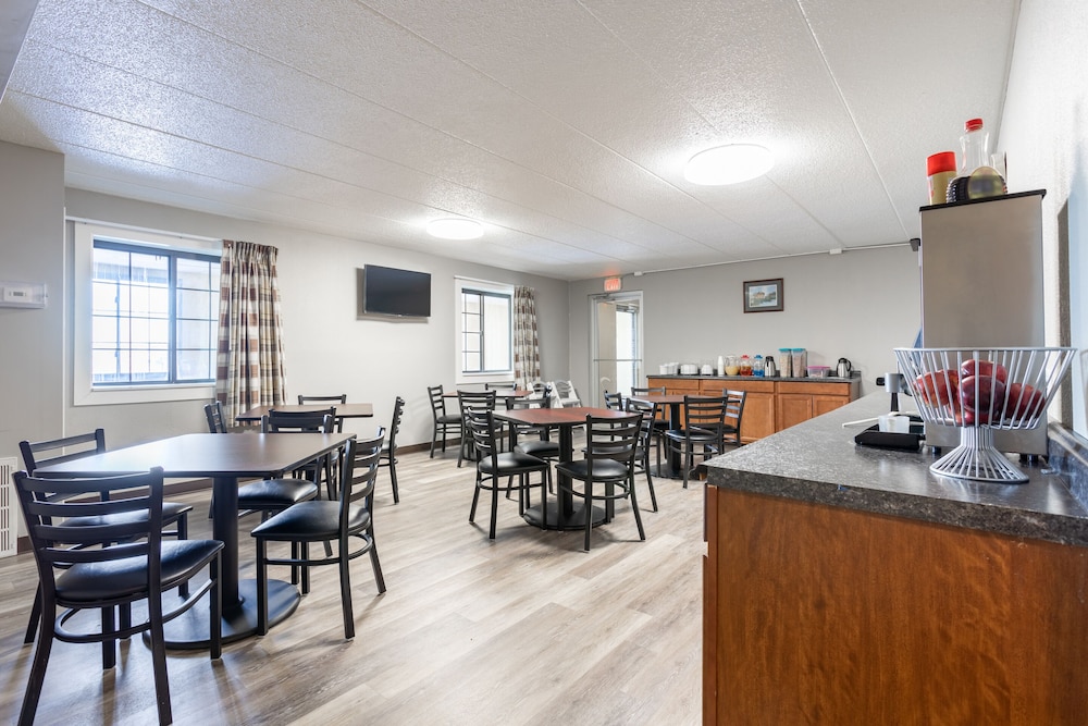 FairBridge Inn Express Monroe City 22/28