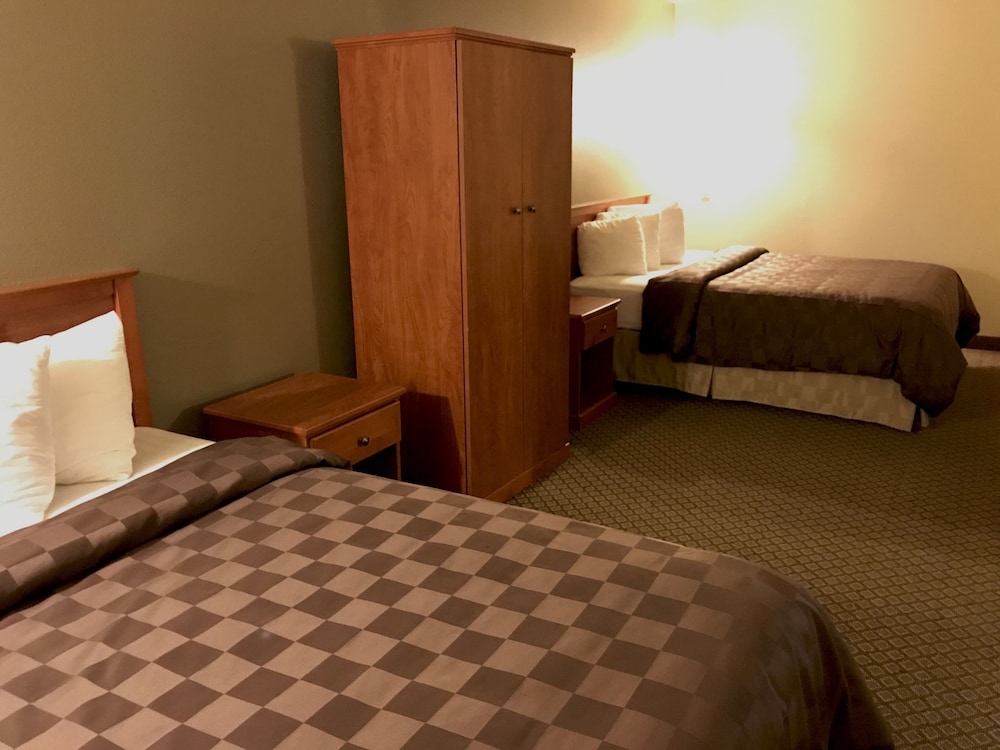 FAIRBRIDGE INN & SUITES KELLOGG 14/48