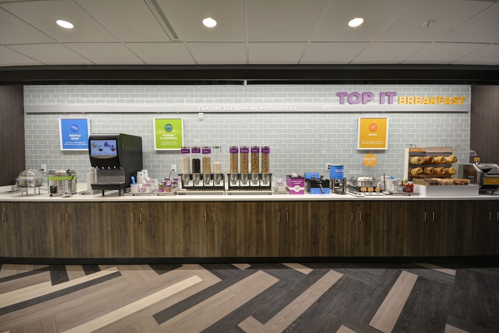 Lobby at Tru By Hilton Chicopee Springfield, CHICOPEE - MA