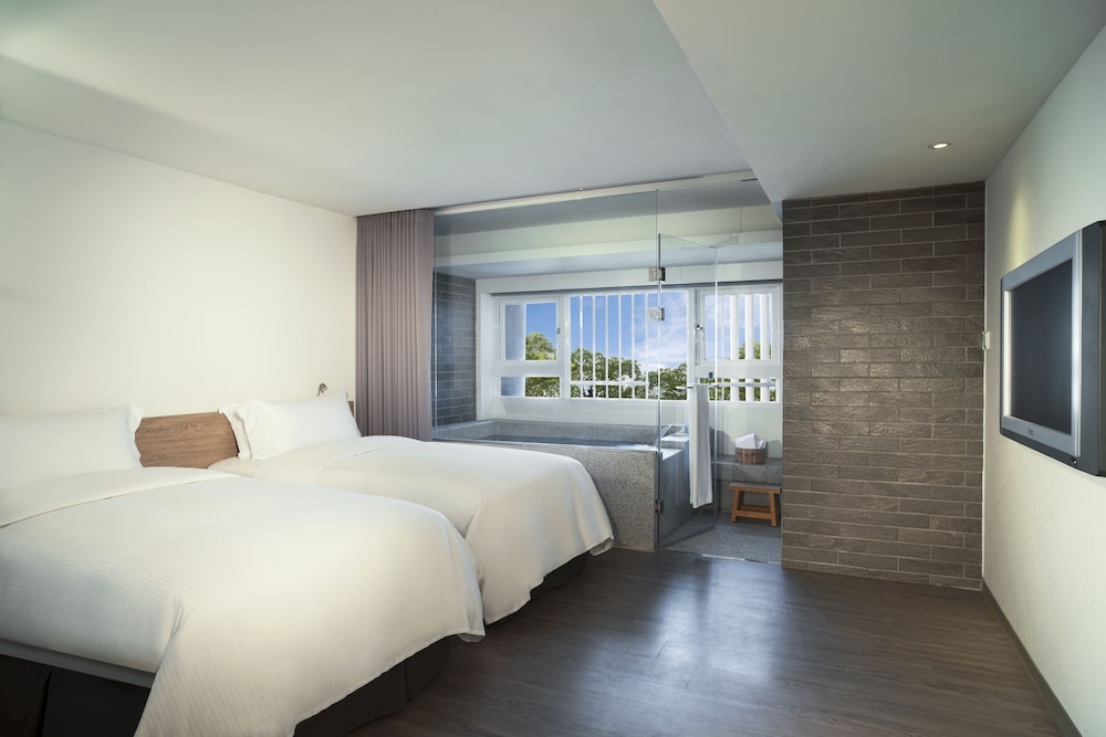 ROOM, TWIN BEDS