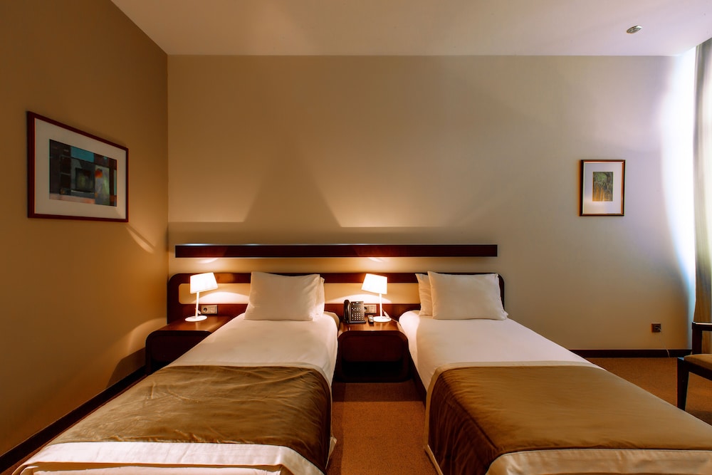 ZIRVE HOTEL 14/76