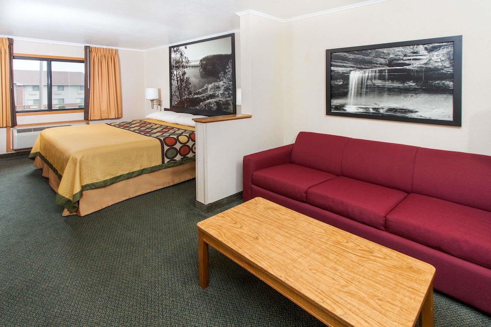 Super 8 by Wyndham Ottawa Starved Rock 33/47