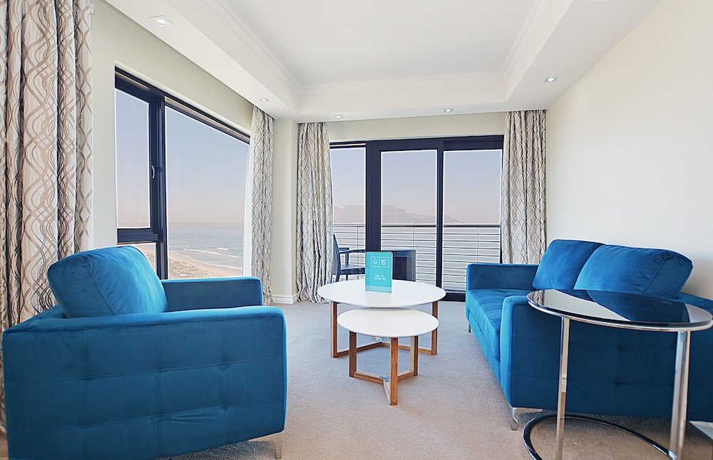 Blaauwberg Beach Hotel 70/100