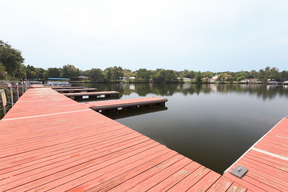 Days Inn by Wyndham Crystal River 20/28