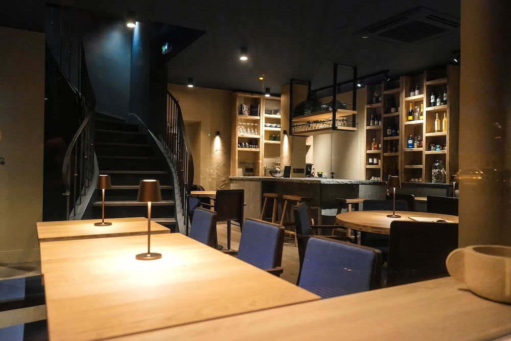 restaurant cafeteria