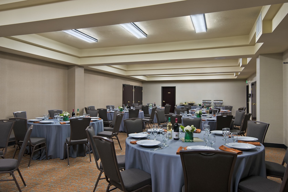 Oxford Suites Downtown Spokane 42/55