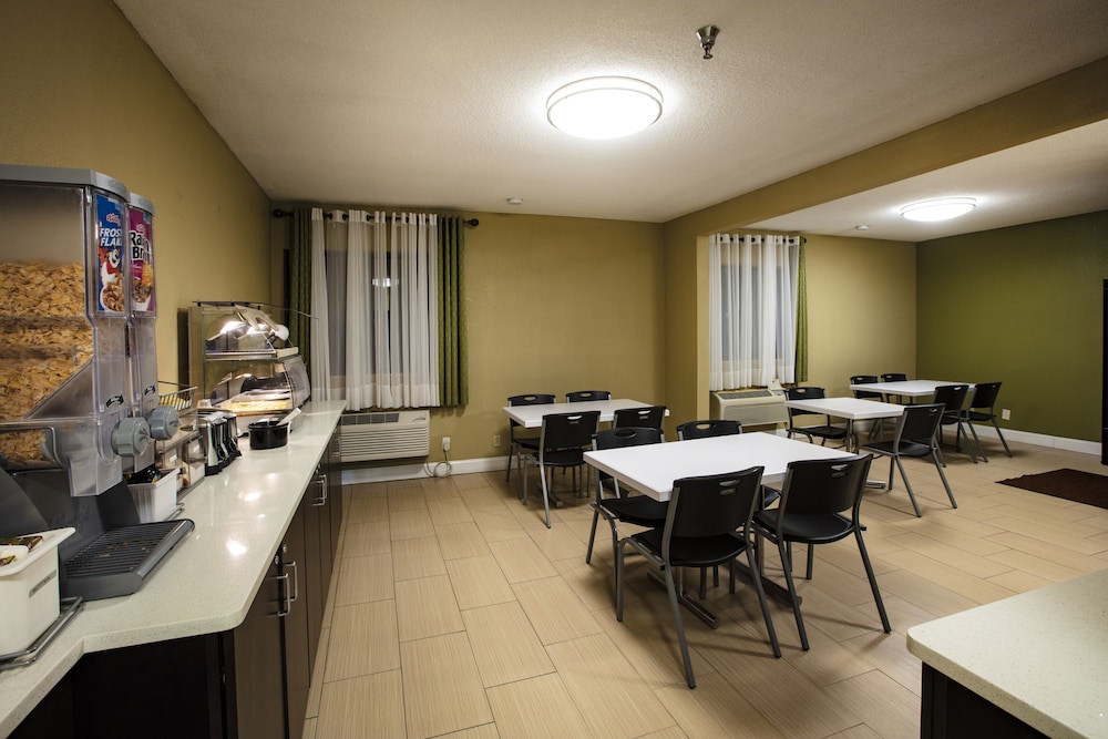 Super 8 By Wyndham St Charles 22/25