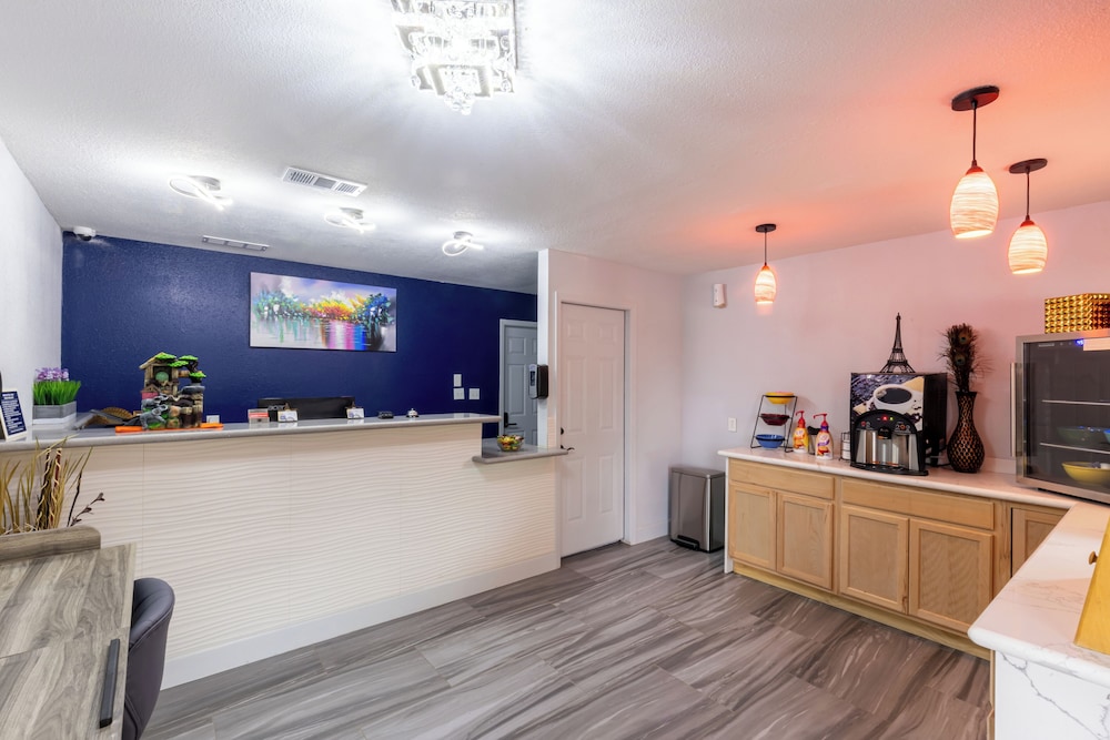 Freer Executive Inn and Studios by OYO 4/44