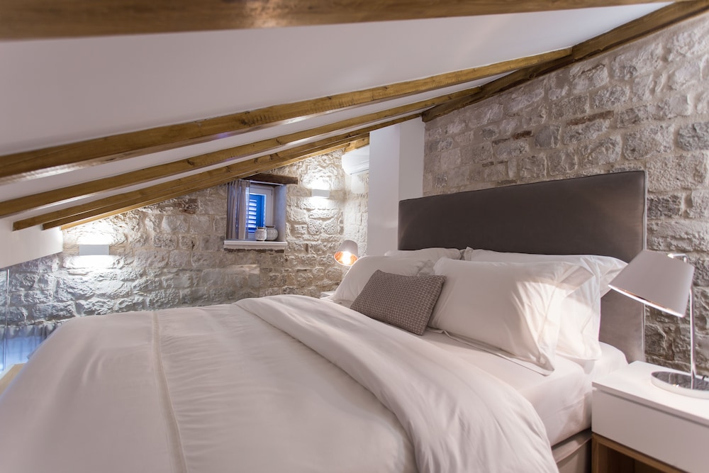 SUPERIOR, SUITE, SEA VIEW