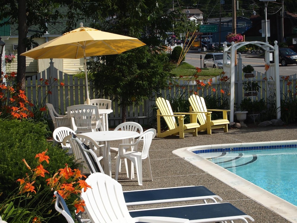 Admiral Motel 57/64