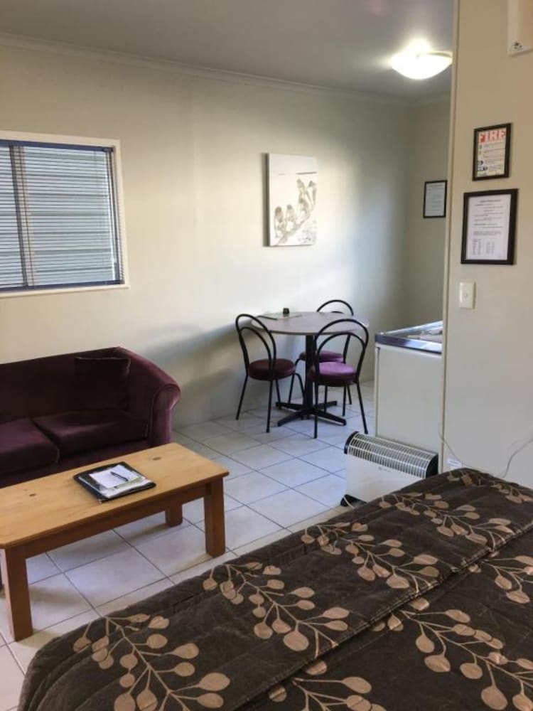 Aldan Lodge Motel 36/47