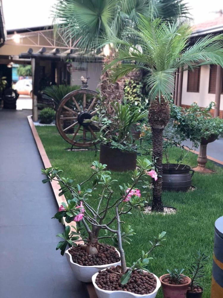 Estancia Hotel 53/57