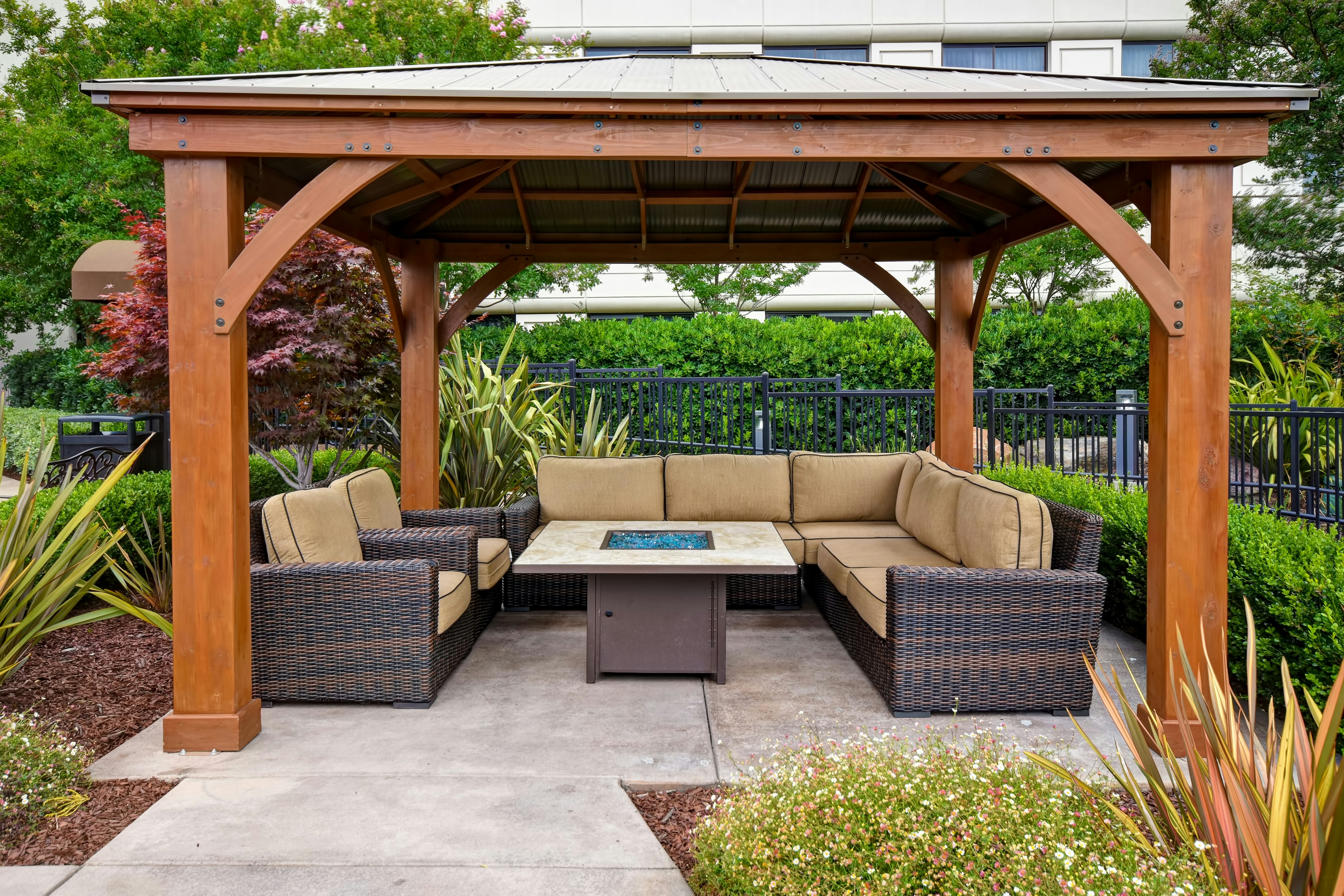 DoubleTree by Hilton Hotel Pleasanton at the Club 69/70