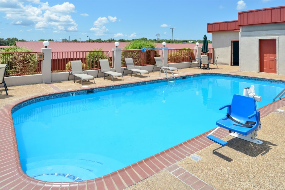 Americas Best Value Inn Batesville 3/33