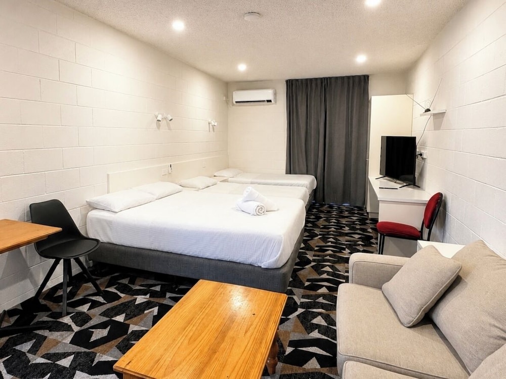 Pathfinder Motel 23/50