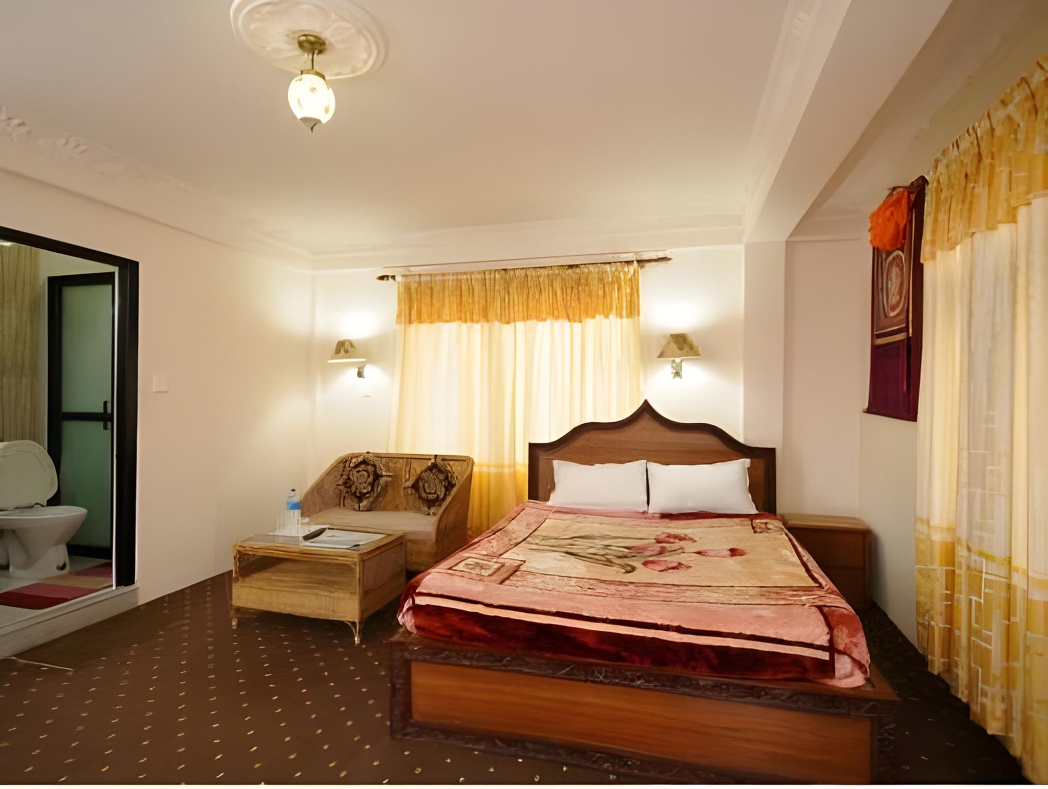 Hotel Manohara 11/21