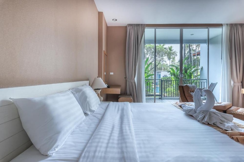 DELUXE, DOUBLE BED