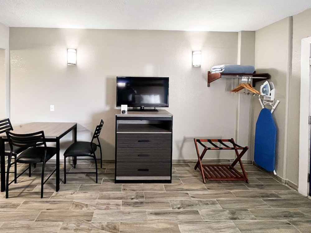 Blue Wave Inn 31/50